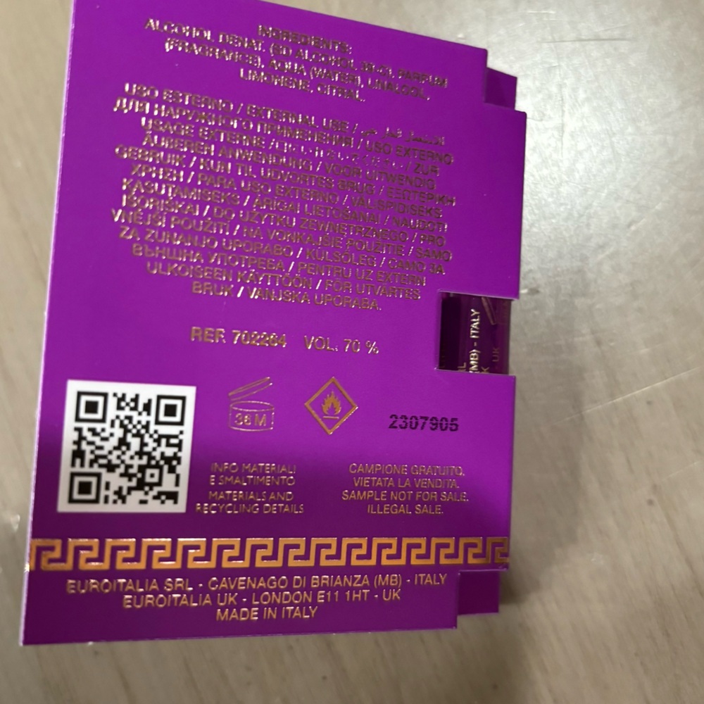 Versace pour femme
DYLAN PURPLE
Eau de Parfum
Natural Spray - Picture 3 of 4